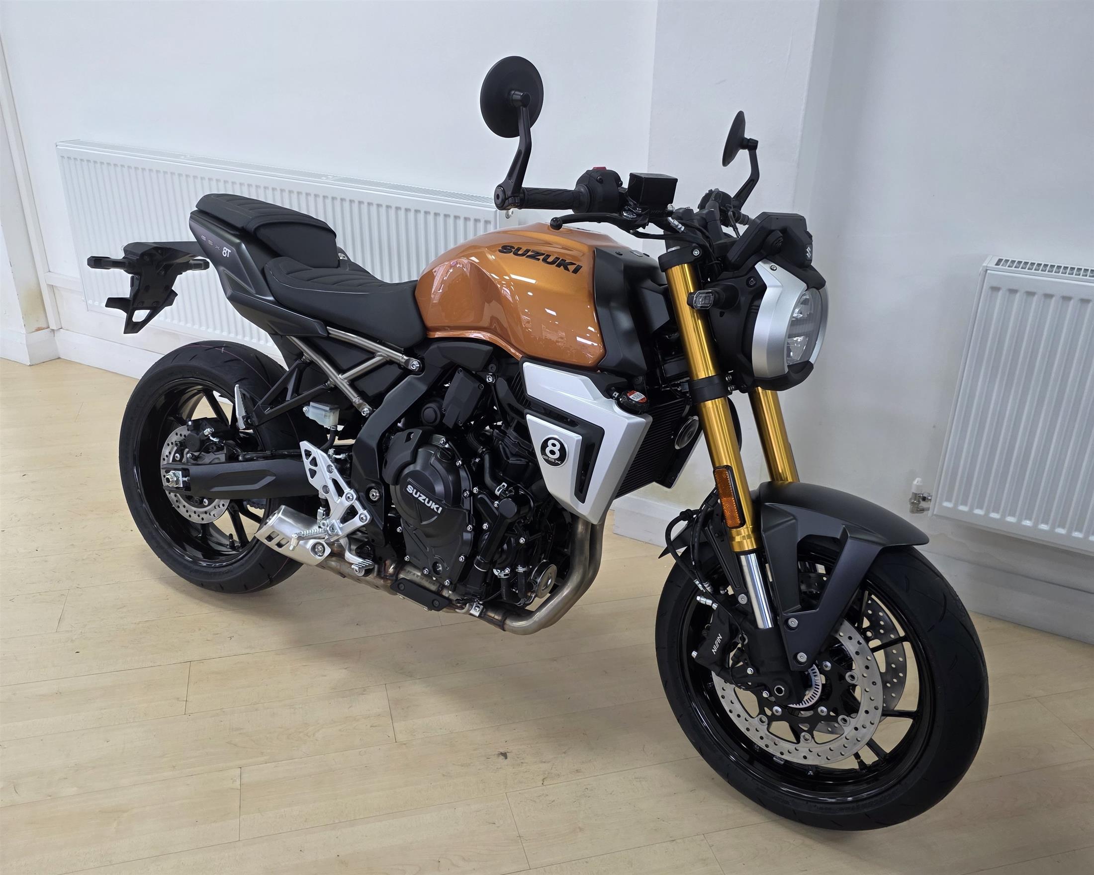 Suzuki GSX-8T